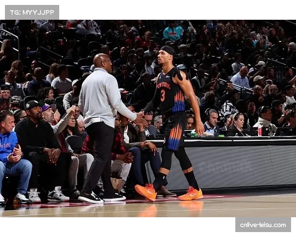 尼克斯三分出手占比升至49.4%,战术转型尚未提升进攻效率 尼克斯三分出手占比升至49.4%,战术转型尚未提升进攻效率